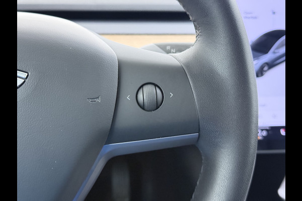 Tesla Model 3 RWD SR plus 325PK SOH 93% LFP Accu Lmv 18" AutoPilot Leder Panoramadak Adaptive-Cruise Camera's Elektr.-Stuur+Stoelen+Spiegels+G Navi LED DAB Voorverwarmen interieur via App Keyless One-Pedal-Drive Origineel Nederlandse auto Fabrieksgarantie op Accu en Motor tot 5-12-2028/160.000km