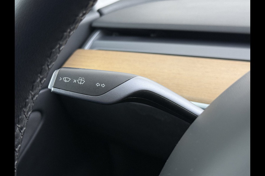 Tesla Model 3 RWD SR plus 325PK SOH 93% LFP Accu Lmv 18" AutoPilot Leder Panoramadak Adaptive-Cruise Camera's Elektr.-Stuur+Stoelen+Spiegels+G Navi LED DAB Voorverwarmen interieur via App Keyless One-Pedal-Drive Origineel Nederlandse auto Fabrieksgarantie op Accu en Motor tot 5-12-2028/160.000km