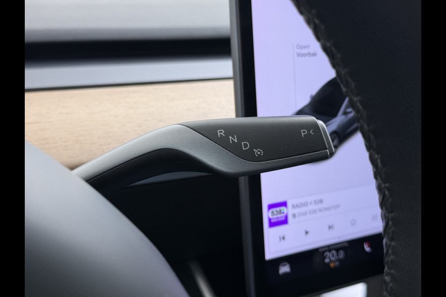 Tesla Model 3 RWD SR plus 325PK SOH 93% LFP Accu Lmv 18" AutoPilot Leder Panoramadak Adaptive-Cruise Camera's Elektr.-Stuur+Stoelen+Spiegels+G Navi LED DAB Voorverwarmen interieur via App Keyless One-Pedal-Drive Origineel Nederlandse auto Fabrieksgarantie op Accu en Motor tot 5-12-2028/160.000km