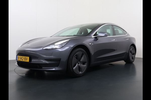 Tesla Model 3 RWD SR plus 325PK SOH 93% LFP Accu Lmv 18" AutoPilot Leder Panoramadak Adaptive-Cruise Camera's Elektr.-Stuur+Stoelen+Spiegels+G Navi LED DAB Voorverwarmen interieur via App Keyless One-Pedal-Drive Origineel Nederlandse auto Fabrieksgarantie op Accu en Motor tot 5-12-2028/160.000km