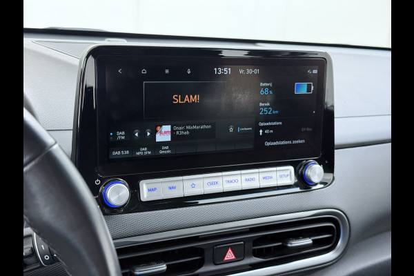 Hyundai Kona EV Comfort 64kWh FACELIFT SOH 100% Fase 3 Laden All-Season Banden Navi Ecc Adap.Cruise Camera Krell®-Audio Apple Carplay Android Keyless Subwoofer Led Lmv Rijstrooksensor Forward Collision-Avoidance Bluetooth 1e Eigenaar Origineel Nederlandse Auto
