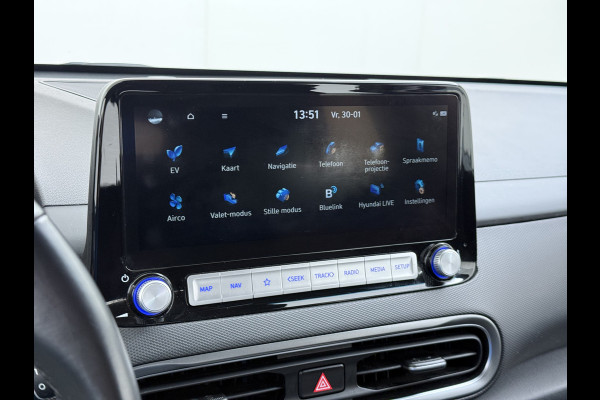 Hyundai Kona EV Comfort 64kWh FACELIFT SOH 100% Fase 3 Laden All-Season Banden Navi Ecc Adap.Cruise Camera Krell®-Audio Apple Carplay Android Keyless Subwoofer Led Lmv Rijstrooksensor Forward Collision-Avoidance Bluetooth 1e Eigenaar Origineel Nederlandse Auto