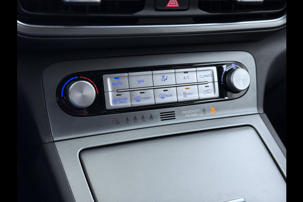Hyundai Kona EV Comfort 64kWh FACELIFT SOH 100% Fase 3 Laden All-Season Banden Navi Ecc Adap.Cruise Camera Krell®-Audio Apple Carplay Android Keyless Subwoofer Led Lmv Rijstrooksensor Forward Collision-Avoidance Bluetooth 1e Eigenaar Origineel Nederlandse Auto