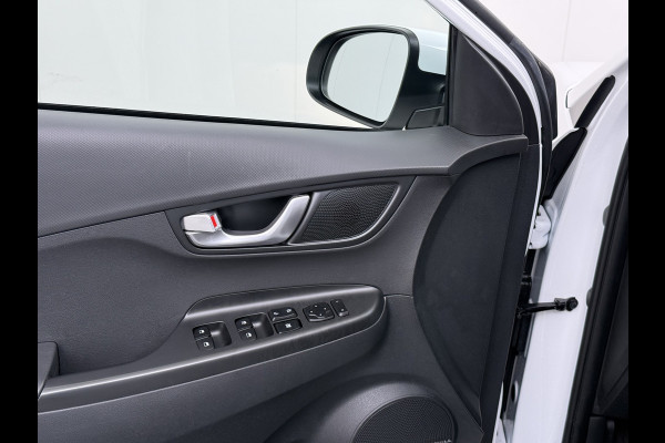 Hyundai Kona EV Comfort 64kWh FACELIFT SOH 100% Fase 3 Laden All-Season Banden Navi Ecc Adap.Cruise Camera Krell®-Audio Apple Carplay Android Keyless Subwoofer Led Lmv Rijstrooksensor Forward Collision-Avoidance Bluetooth 1e Eigenaar Origineel Nederlandse Auto