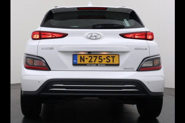 Hyundai Kona EV Comfort 64kWh FACELIFT SOH 100% Fase 3 Laden All-Season Banden Navi Ecc Adap.Cruise Camera Krell®-Audio Apple Carplay Android Keyless Subwoofer Led Lmv Rijstrooksensor Forward Collision-Avoidance Bluetooth 1e Eigenaar Origineel Nederlandse Auto