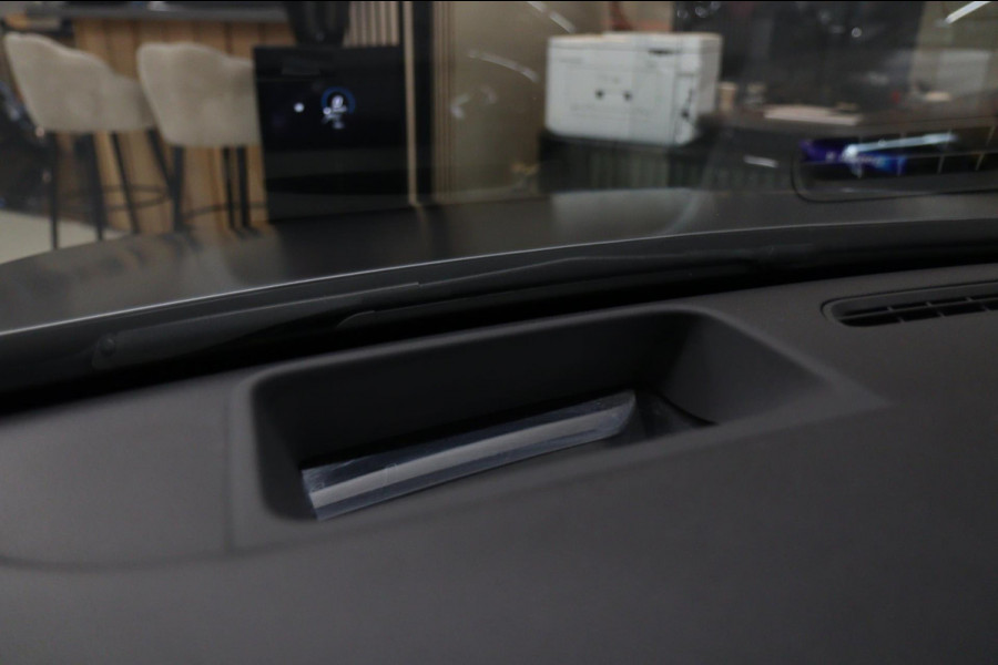 Mercedes-Benz A-Klasse 200 AMG-LINE NAP/PANO/HUD/STOELV/CARPLAY/ACC/BOMVOL