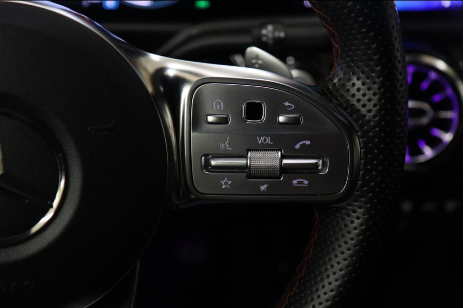 Mercedes-Benz A-Klasse 200 AMG-LINE NAP/PANO/HUD/STOELV/CARPLAY/ACC/BOMVOL