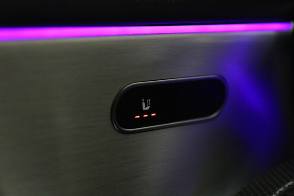 Mercedes-Benz A-Klasse 200 AMG-LINE NAP/PANO/HUD/STOELV/CARPLAY/ACC/BOMVOL