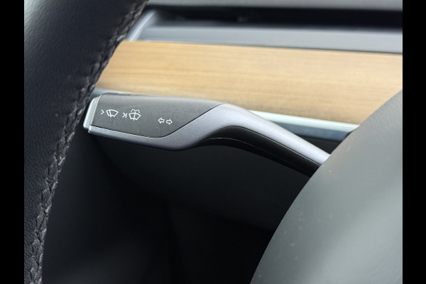 Tesla Model 3 RWD SR plus 325PK SOH 90% LFP Accu Lmv 19" AutoPilot Leder Panoramadak Adaptive-Cruise Camera's Elektr.-Stuur+Stoelen+Spiegels+G Navi LED DAB Voorverwarmen interieur via App Keyless One-Pedal-Drive 1e Eigenaar Origineel Nederlandse Auto Fabrieksgarantie op motor en accu tot 05-12-2028/160.000km