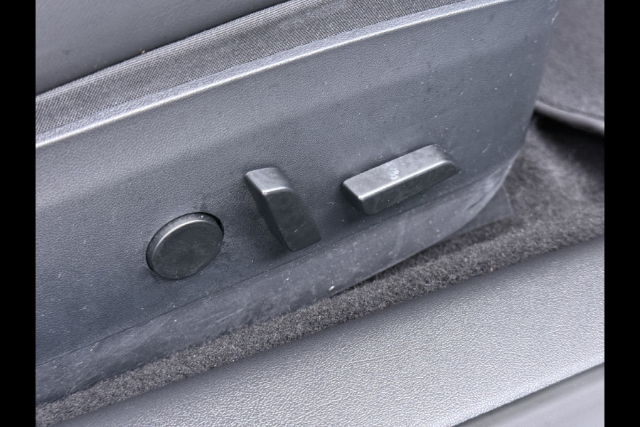 Tesla Model 3 RWD SR plus 325PK SOH 90% LFP Accu Lmv 19" AutoPilot Leder Panoramadak Adaptive-Cruise Camera's Elektr.-Stuur+Stoelen+Spiegels+G Navi LED DAB Voorverwarmen interieur via App Keyless One-Pedal-Drive 1e Eigenaar Origineel Nederlandse Auto Fabrieksgarantie op motor en accu tot 05-12-2028/160.000km