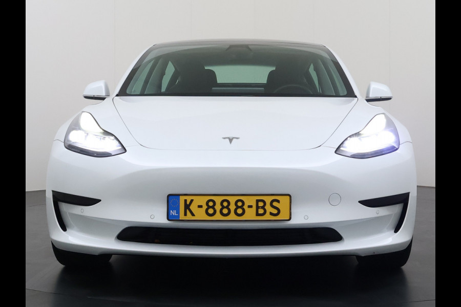Tesla Model 3 RWD SR plus 325PK SOH 90% LFP Accu Lmv 19" AutoPilot Leder Panoramadak Adaptive-Cruise Camera's Elektr.-Stuur+Stoelen+Spiegels+G Navi LED DAB Voorverwarmen interieur via App Keyless One-Pedal-Drive 1e Eigenaar Origineel Nederlandse Auto Fabrieksgarantie op motor en accu tot 05-12-2028/160.000km