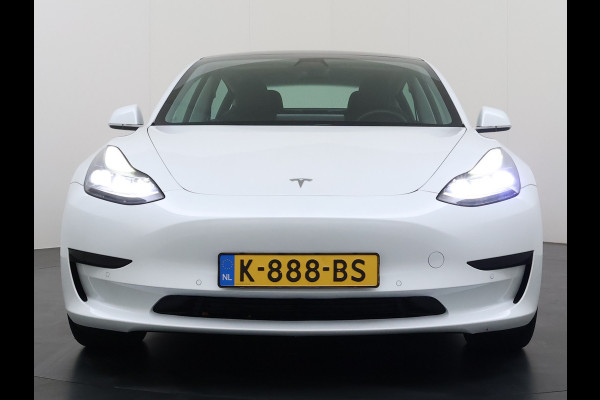 Tesla Model 3 RWD SR plus 325PK SOH 90% LFP Accu Lmv 19" AutoPilot Leder Panoramadak Adaptive-Cruise Camera's Elektr.-Stuur+Stoelen+Spiegels+G Navi LED DAB Voorverwarmen interieur via App Keyless One-Pedal-Drive 1e Eigenaar Origineel Nederlandse Auto Fabrieksgarantie op motor en accu tot 05-12-2028/160.000km