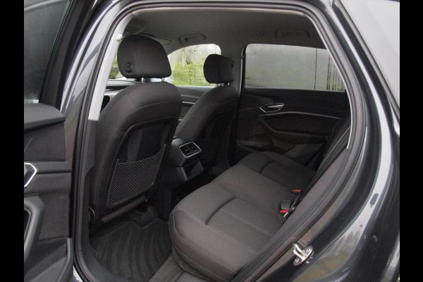 Audi e-tron 55 quattro edition 95 kWh | SOH 92% | Cruise Control | Parkeersensoren | DAB | Virtual Cockpit |