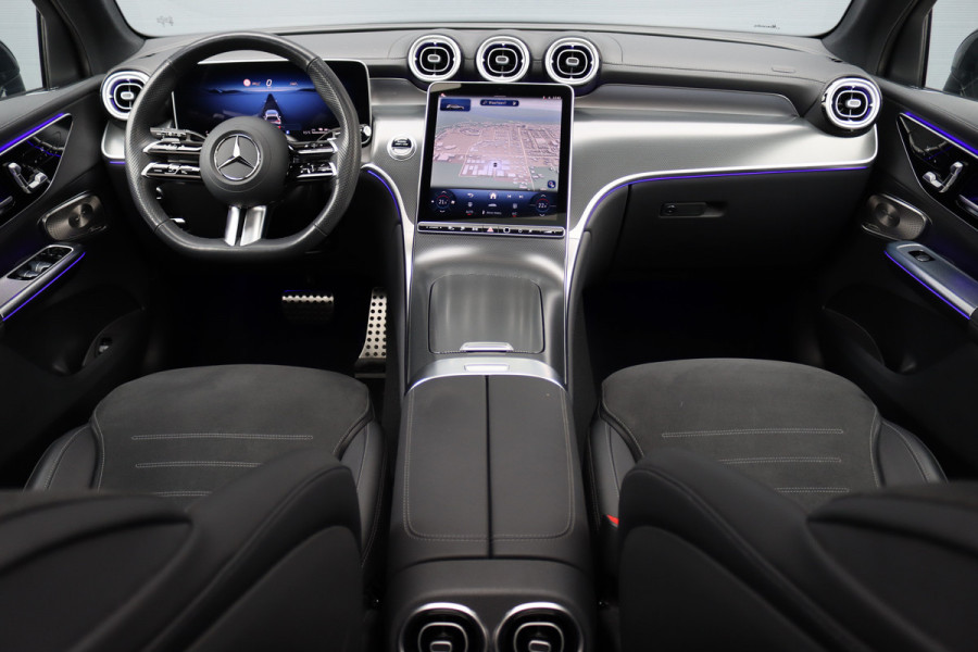 Mercedes-Benz GLC 300e 4MATIC AMG Line | Distronic | Panoramadak | Trekhaak | Memory | Burmester | Verwarmd Stuurwiel | Digital Light | Surround Camera | Keyless Go | Dodehoekassistent |