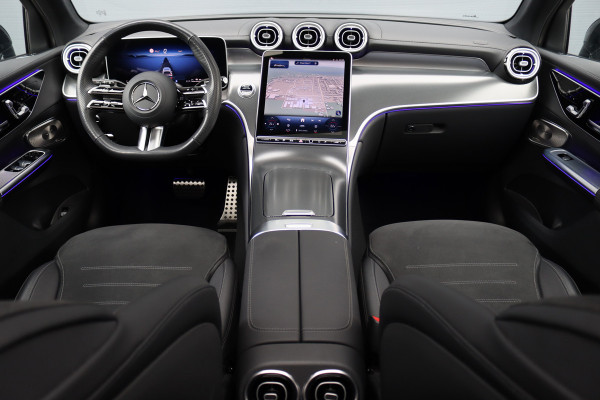 Mercedes-Benz GLC 300e 4MATIC AMG Line | Distronic | Panoramadak | Trekhaak | Memory | Burmester | Verwarmd Stuurwiel | Digital Light | Surround Camera | Keyless Go | Dodehoekassistent |