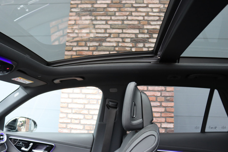 Mercedes-Benz GLC 300e 4MATIC AMG Line | Distronic | Panoramadak | Trekhaak | Memory | Burmester | Verwarmd Stuurwiel | Digital Light | Surround Camera | Keyless Go | Dodehoekassistent |