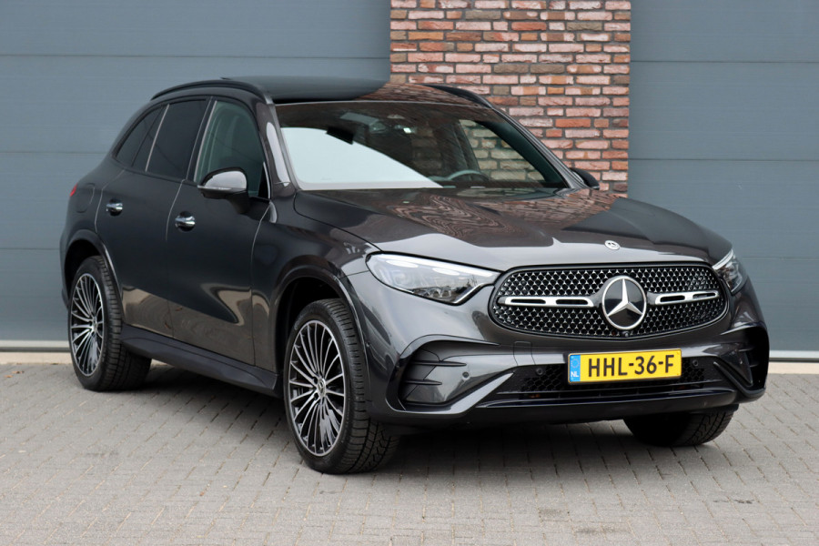 Mercedes-Benz GLC 300e 4MATIC AMG Line | Distronic | Panoramadak | Trekhaak | Memory | Burmester | Verwarmd Stuurwiel | Digital Light | Surround Camera | Keyless Go | Dodehoekassistent |