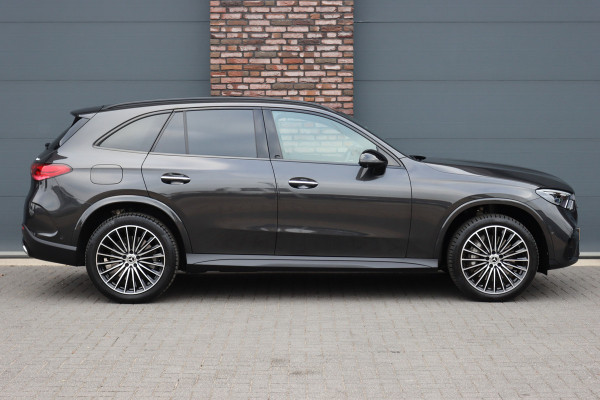 Mercedes-Benz GLC 300e 4MATIC AMG Line | Distronic | Panoramadak | Trekhaak | Memory | Burmester | Verwarmd Stuurwiel | Digital Light | Surround Camera | Keyless Go | Dodehoekassistent |