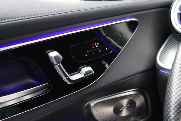 Mercedes-Benz GLC 300e 4MATIC AMG Line | Distronic | Panoramadak | Trekhaak | Memory | Burmester | Verwarmd Stuurwiel | Digital Light | Surround Camera | Keyless Go | Dodehoekassistent |