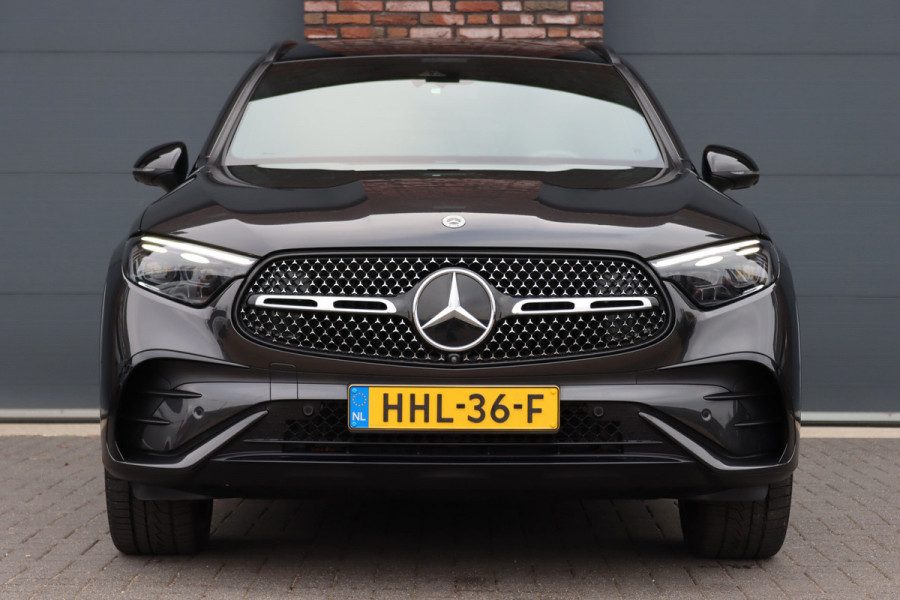 Mercedes-Benz GLC 300e 4MATIC AMG Line | Distronic | Panoramadak | Trekhaak | Memory | Burmester | Verwarmd Stuurwiel | Digital Light | Surround Camera | Keyless Go | Dodehoekassistent |