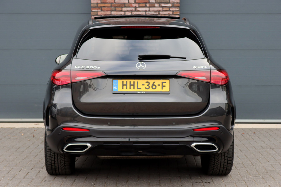 Mercedes-Benz GLC 300e 4MATIC AMG Line | Distronic | Panoramadak | Trekhaak | Memory | Burmester | Verwarmd Stuurwiel | Digital Light | Surround Camera | Keyless Go | Dodehoekassistent |