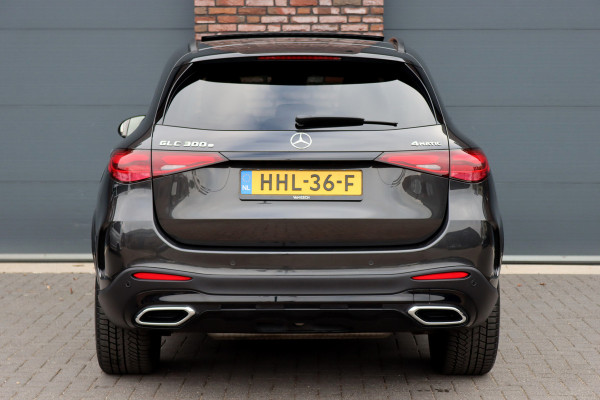 Mercedes-Benz GLC 300e 4MATIC AMG Line | Distronic | Panoramadak | Trekhaak | Memory | Burmester | Verwarmd Stuurwiel | Digital Light | Surround Camera | Keyless Go | Dodehoekassistent |
