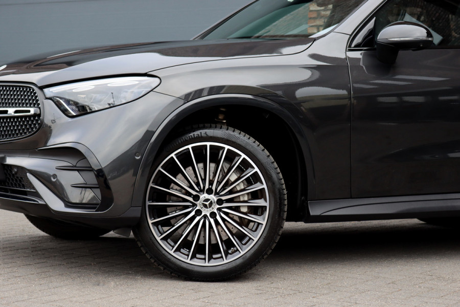 Mercedes-Benz GLC 300e 4MATIC AMG Line | Distronic | Panoramadak | Trekhaak | Memory | Burmester | Verwarmd Stuurwiel | Digital Light | Surround Camera | Keyless Go | Dodehoekassistent |