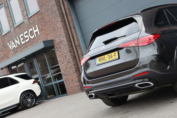 Mercedes-Benz GLC 300e 4MATIC AMG Line | Distronic | Panoramadak | Trekhaak | Memory | Burmester | Verwarmd Stuurwiel | Digital Light | Surround Camera | Keyless Go | Dodehoekassistent |