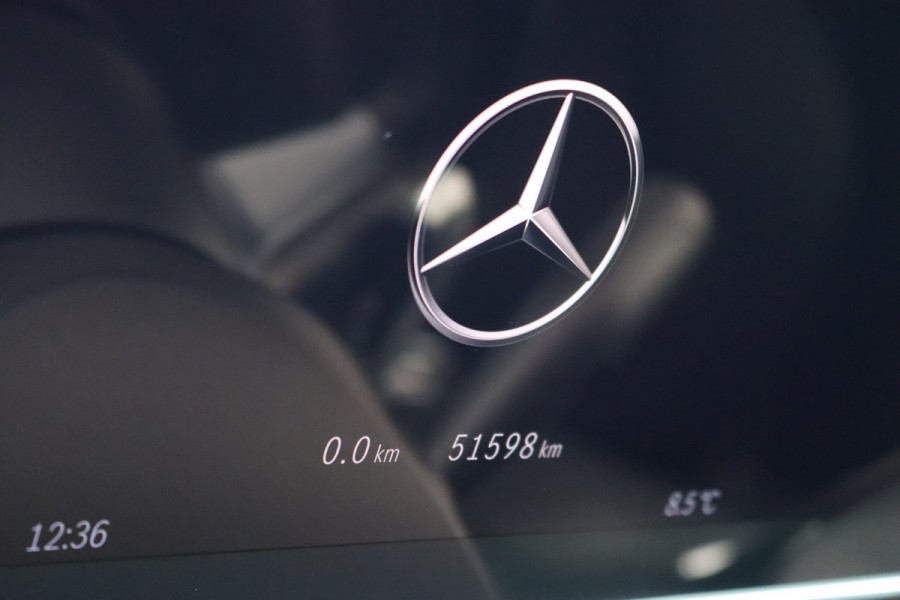 Mercedes-Benz GLC 300e 4MATIC AMG Line | Distronic | Panoramadak | Trekhaak | Memory | Burmester | Verwarmd Stuurwiel | Digital Light | Surround Camera | Keyless Go | Dodehoekassistent |