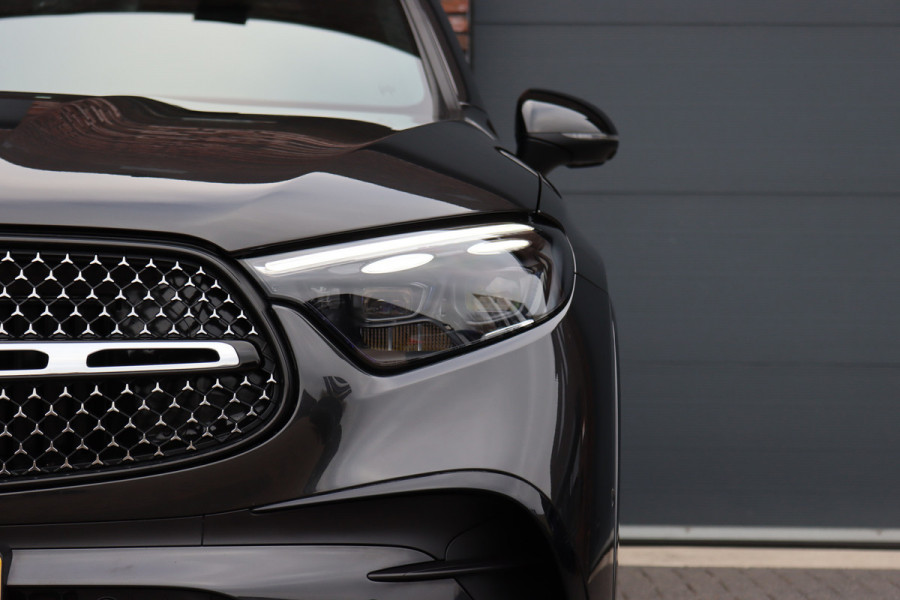 Mercedes-Benz GLC 300e 4MATIC AMG Line | Distronic | Panoramadak | Trekhaak | Memory | Burmester | Verwarmd Stuurwiel | Digital Light | Surround Camera | Keyless Go | Dodehoekassistent |