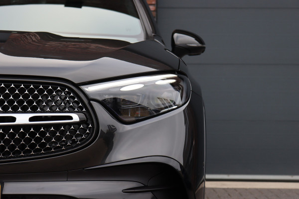 Mercedes-Benz GLC 300e 4MATIC AMG Line | Distronic | Panoramadak | Trekhaak | Memory | Burmester | Verwarmd Stuurwiel | Digital Light | Surround Camera | Keyless Go | Dodehoekassistent |