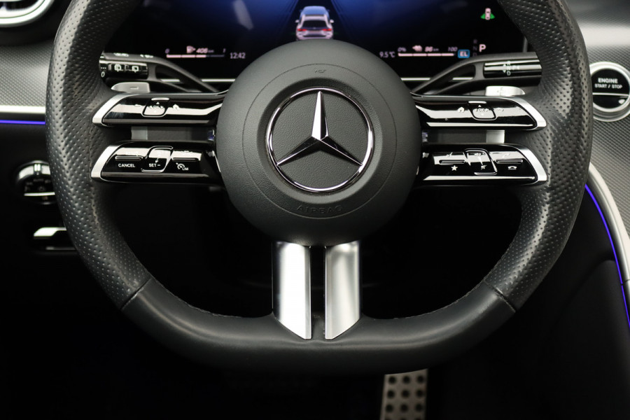 Mercedes-Benz GLC 300e 4MATIC AMG Line | Distronic | Panoramadak | Trekhaak | Memory | Burmester | Verwarmd Stuurwiel | Digital Light | Surround Camera | Keyless Go | Dodehoekassistent |