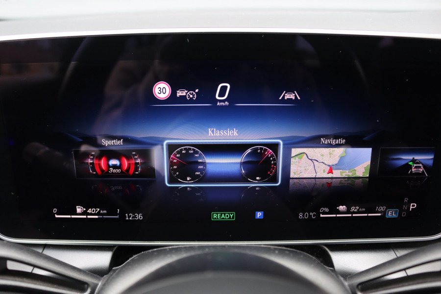 Mercedes-Benz GLC 300e 4MATIC AMG Line | Distronic | Panoramadak | Trekhaak | Memory | Burmester | Verwarmd Stuurwiel | Digital Light | Surround Camera | Keyless Go | Dodehoekassistent |