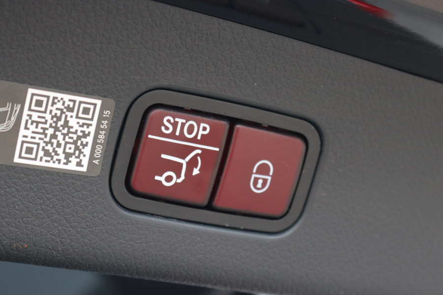 Mercedes-Benz GLC 300e 4MATIC AMG Line | Distronic | Panoramadak | Trekhaak | Memory | Burmester | Verwarmd Stuurwiel | Digital Light | Surround Camera | Keyless Go | Dodehoekassistent |
