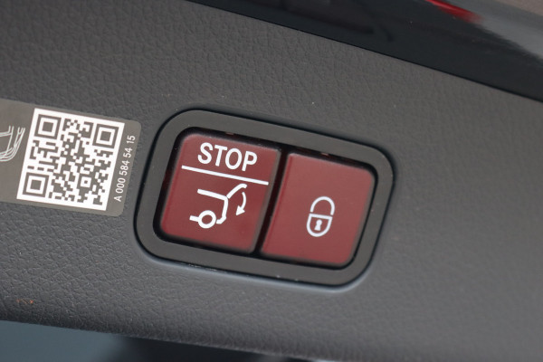 Mercedes-Benz GLC 300e 4MATIC AMG Line | Distronic | Panoramadak | Trekhaak | Memory | Burmester | Verwarmd Stuurwiel | Digital Light | Surround Camera | Keyless Go | Dodehoekassistent |