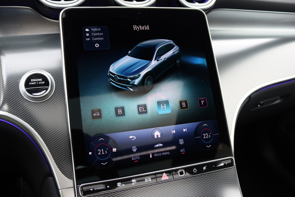 Mercedes-Benz GLC 300e 4MATIC AMG Line | Distronic | Panoramadak | Trekhaak | Memory | Burmester | Verwarmd Stuurwiel | Digital Light | Surround Camera | Keyless Go | Dodehoekassistent |