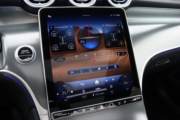 Mercedes-Benz GLC 300e 4MATIC AMG Line | Distronic | Panoramadak | Trekhaak | Memory | Burmester | Verwarmd Stuurwiel | Digital Light | Surround Camera | Keyless Go | Dodehoekassistent |