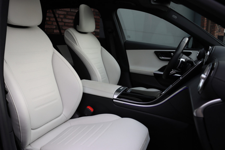 Mercedes-Benz C-Klasse Estate 300 e AMG Line | Distronic+ | Panoramadak | Memory | Stoelverwarming/-ventilatie | Verwarmd Stuurwiel | HUD | Leder | Digital Light | Surround Camera |