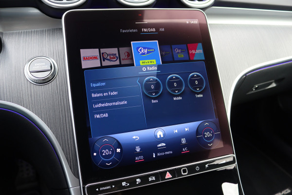 Mercedes-Benz C-Klasse Estate 300 e AMG Line | Distronic+ | Panoramadak | Memory | Stoelverwarming/-ventilatie | Verwarmd Stuurwiel | HUD | Leder | Digital Light | Surround Camera |