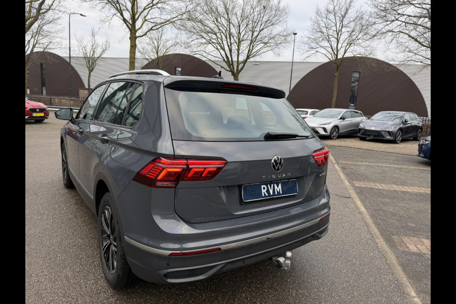 Volkswagen Tiguan 1.4 TSI eHybrid Active PHEV 245PK COMPLEET!| HUD HEAD-UP DISPLAY | PANODAK | ELEKTRISCHE TREKHAAK | 360 CAMERA | VIRTUAL DISPLAY |WINTERPACK STUUR + STOELVERWARMING | DEALER ONDERHOUDEN |