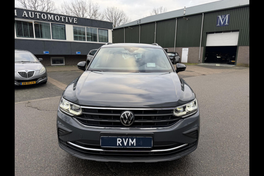 Volkswagen Tiguan 1.4 TSI eHybrid Active PHEV 245PK COMPLEET!| HUD HEAD-UP DISPLAY | PANODAK | ELEKTRISCHE TREKHAAK | 360 CAMERA | VIRTUAL DISPLAY |WINTERPACK STUUR + STOELVERWARMING | DEALER ONDERHOUDEN |