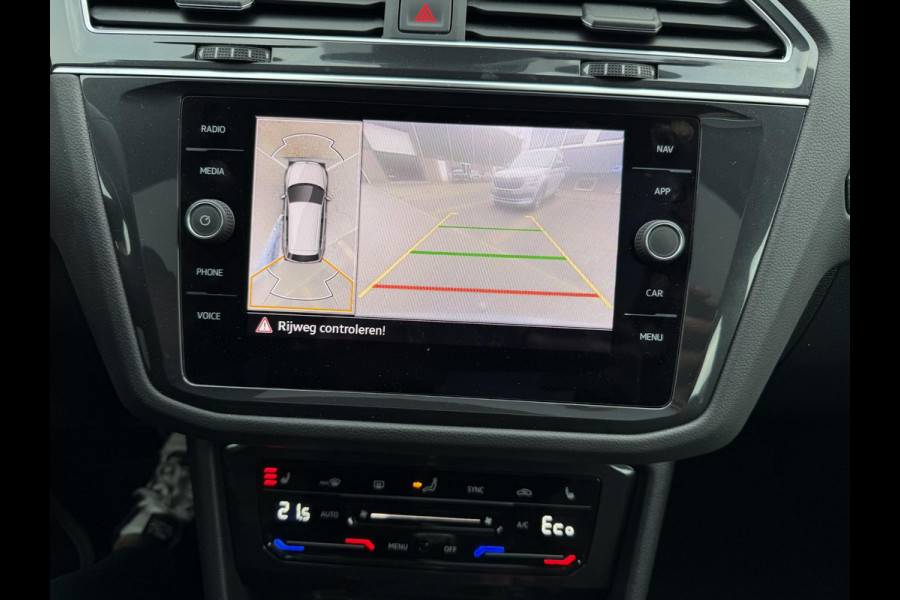 Volkswagen Tiguan 1.4 TSI eHybrid Active PHEV 245PK COMPLEET!| HUD HEAD-UP DISPLAY | PANODAK | ELEKTRISCHE TREKHAAK | 360 CAMERA | VIRTUAL DISPLAY |WINTERPACK STUUR + STOELVERWARMING | DEALER ONDERHOUDEN |