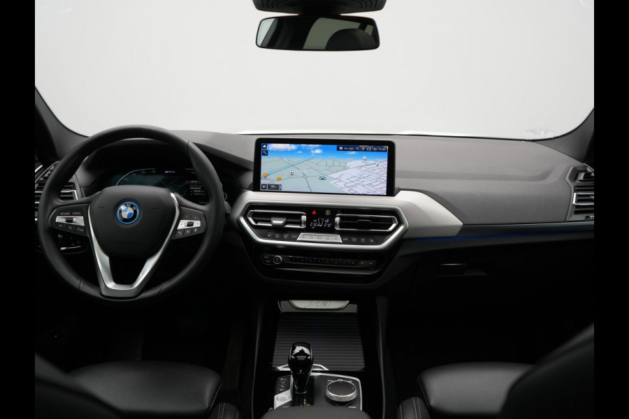 BMW X3 xDrive30e Business Edition Plus Plug In Hybrid 293pk FACELIFT Dealer O.H. PHEV | Trekhaak Af Fabriek | Panodak | 360 Camera | Lederen Sportstoelen Memory & Verwarmd | Sfeerverlichting | Apple Carplay | Keyless | Virtual | Navigatie | DAB | Cruise Control |
