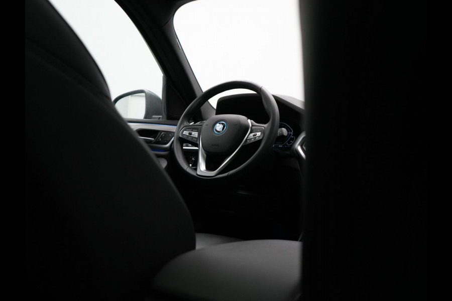 BMW X3 xDrive30e Business Edition Plus Plug In Hybrid 293pk FACELIFT Dealer O.H. PHEV | Trekhaak Af Fabriek | Panodak | 360 Camera | Lederen Sportstoelen Memory & Verwarmd | Sfeerverlichting | Apple Carplay | Keyless | Virtual | Navigatie | DAB | Cruise Control |