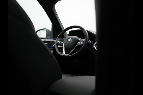 BMW X3 xDrive30e Business Edition Plus Plug In Hybrid 293pk FACELIFT Dealer O.H. PHEV | Trekhaak Af Fabriek | Panodak | 360 Camera | Lederen Sportstoelen Memory & Verwarmd | Sfeerverlichting | Apple Carplay | Keyless | Virtual | Navigatie | DAB | Cruise Control |