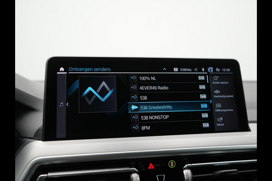 BMW X3 xDrive30e Business Edition Plus Plug In Hybrid 293pk FACELIFT Dealer O.H. PHEV | Trekhaak Af Fabriek | Panodak | 360 Camera | Lederen Sportstoelen Memory & Verwarmd | Sfeerverlichting | Apple Carplay | Keyless | Virtual | Navigatie | DAB | Cruise Control |