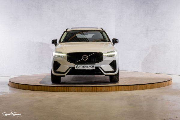 Volvo XC60 2.0 T6 Plug-in hybrid AWD Plus Dark | Long Range | Panorama dak | Zwenkbare trekhaak | Harman Kardon | Memory |