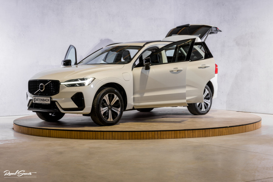 Volvo XC60 2.0 T6 Plug-in hybrid AWD Plus Dark | Long Range | Panorama dak | Zwenkbare trekhaak | Harman Kardon | Memory |