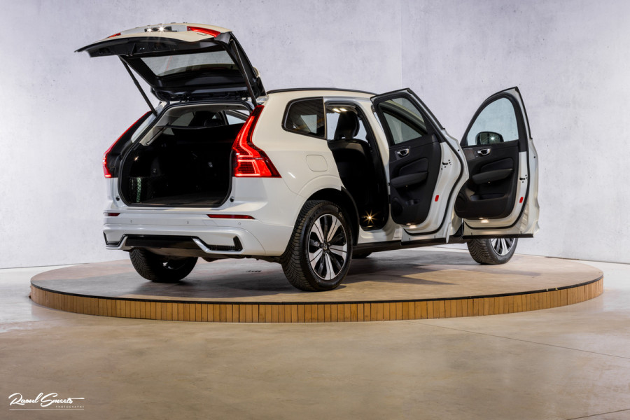 Volvo XC60 2.0 T6 Plug-in hybrid AWD Plus Dark | Long Range | Panorama dak | Zwenkbare trekhaak | Harman Kardon | Memory |