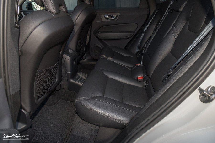 Volvo XC60 2.0 T6 Plug-in hybrid AWD Plus Dark | Long Range | Panorama dak | Zwenkbare trekhaak | Harman Kardon | Memory |